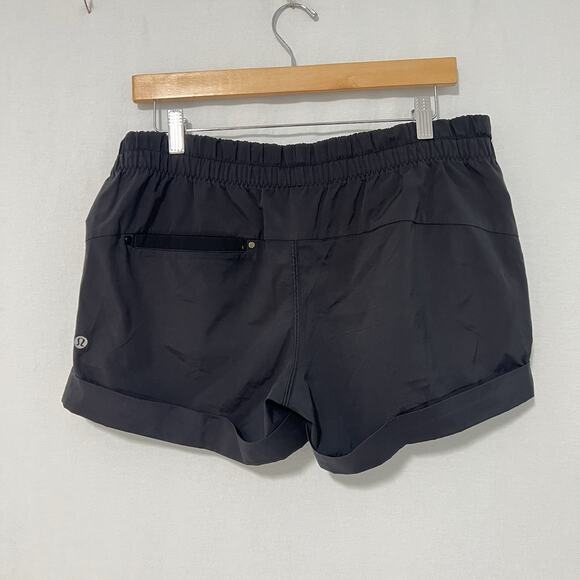 Lululemon Spring Break Away Short Size 8 Black 2.5” First Release - Picture 6 of 12
